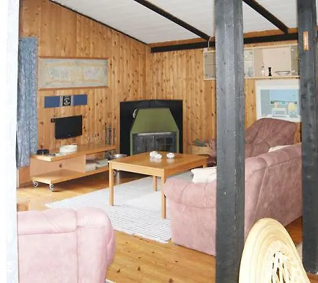 Hébergement de vacances Three-bedroom Holiday In 17
