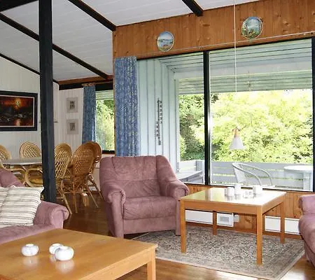 Hébergement de vacances Three-bedroom Holiday In 17 *